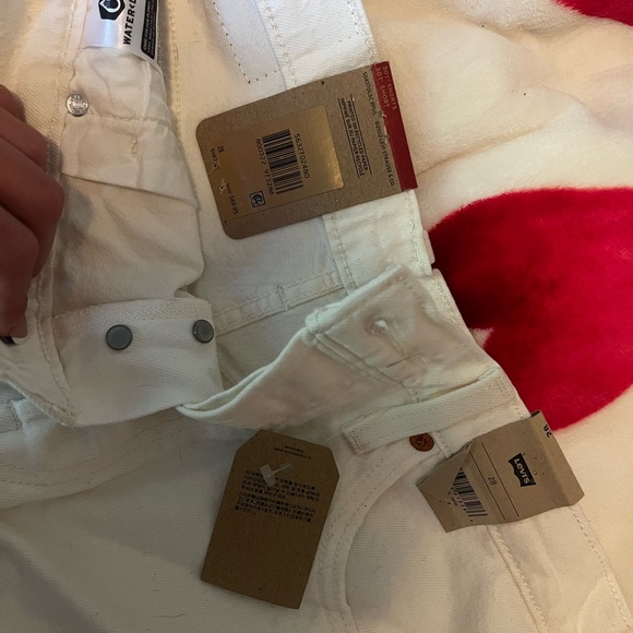 BRAND NEW LEVIS jean shorts white and ripped - Picture 3 of 3